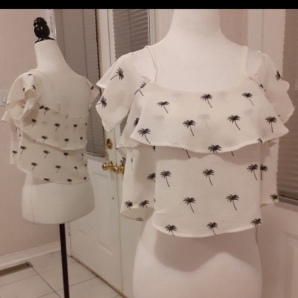 4/$40 Off-Shoulder Palm Tree Top - Size 2 (XS) - Picture 11 of 11
